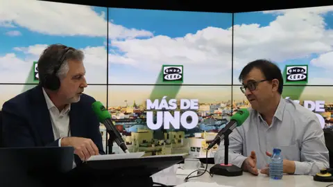 Javier Cercas con Carlos Alsina en Más de uno Javier Cercas con Carlos Alsina en Más de uno