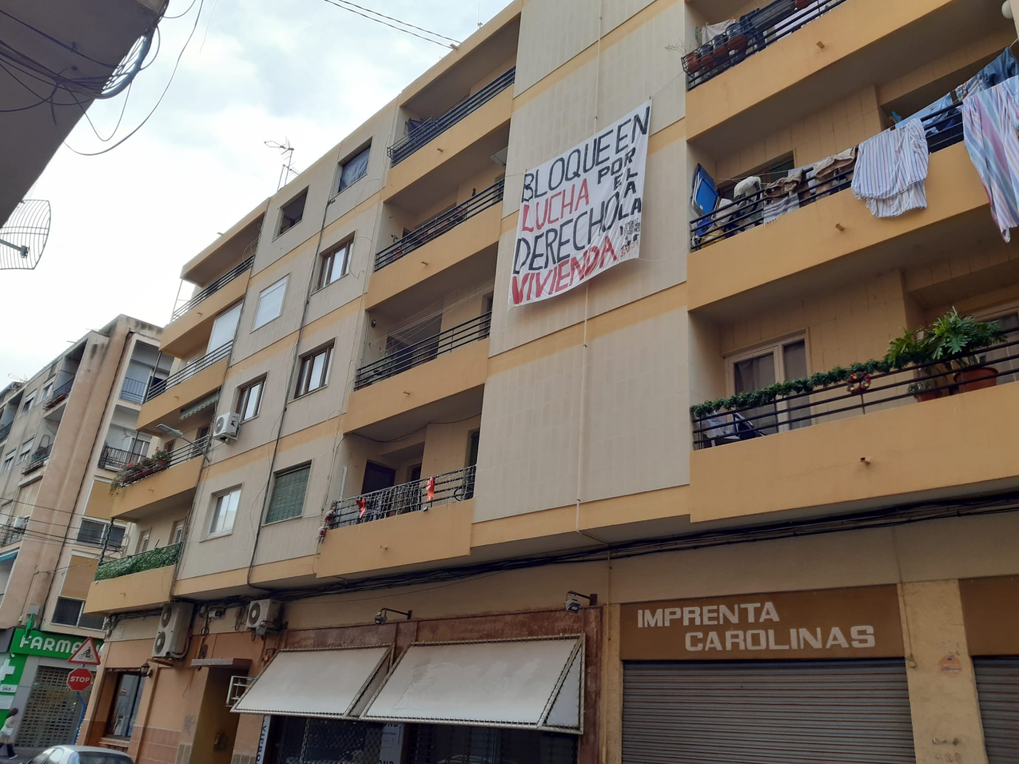 Vecinos de la calle Pascual de la Mata sufren en sus viviendas el "acoso inmobiliario" Vecinos de la calle Pascual de la Mata sufren en sus viviendas el "acoso inmobiliario"