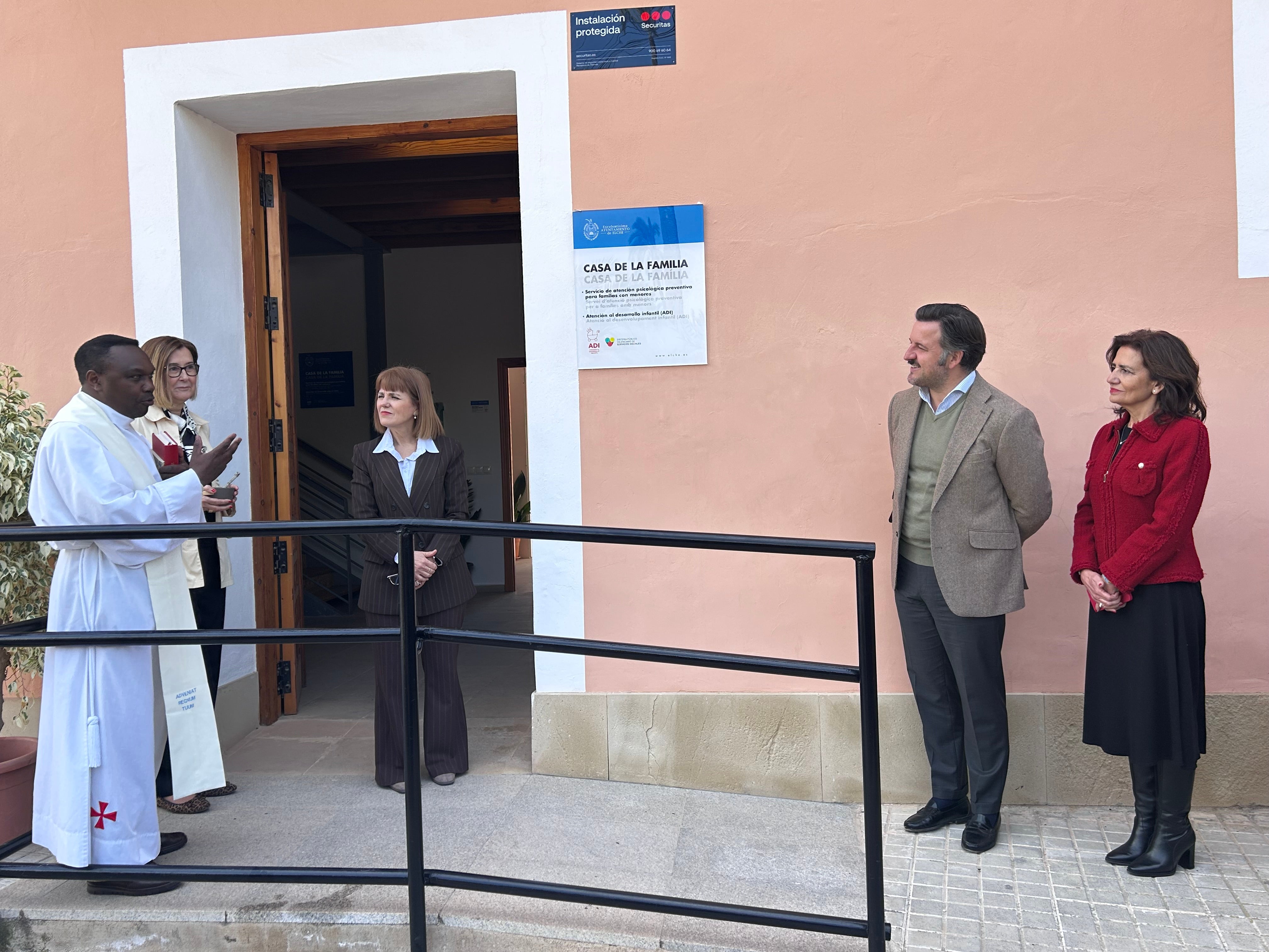 Elche inaugura su Casa de la Familia que va a desplegar sus acciones desde el barrio de San Antón Elche inaugura su Casa de la Familia que va a desplegar sus acciones desde el barrio de San Antón