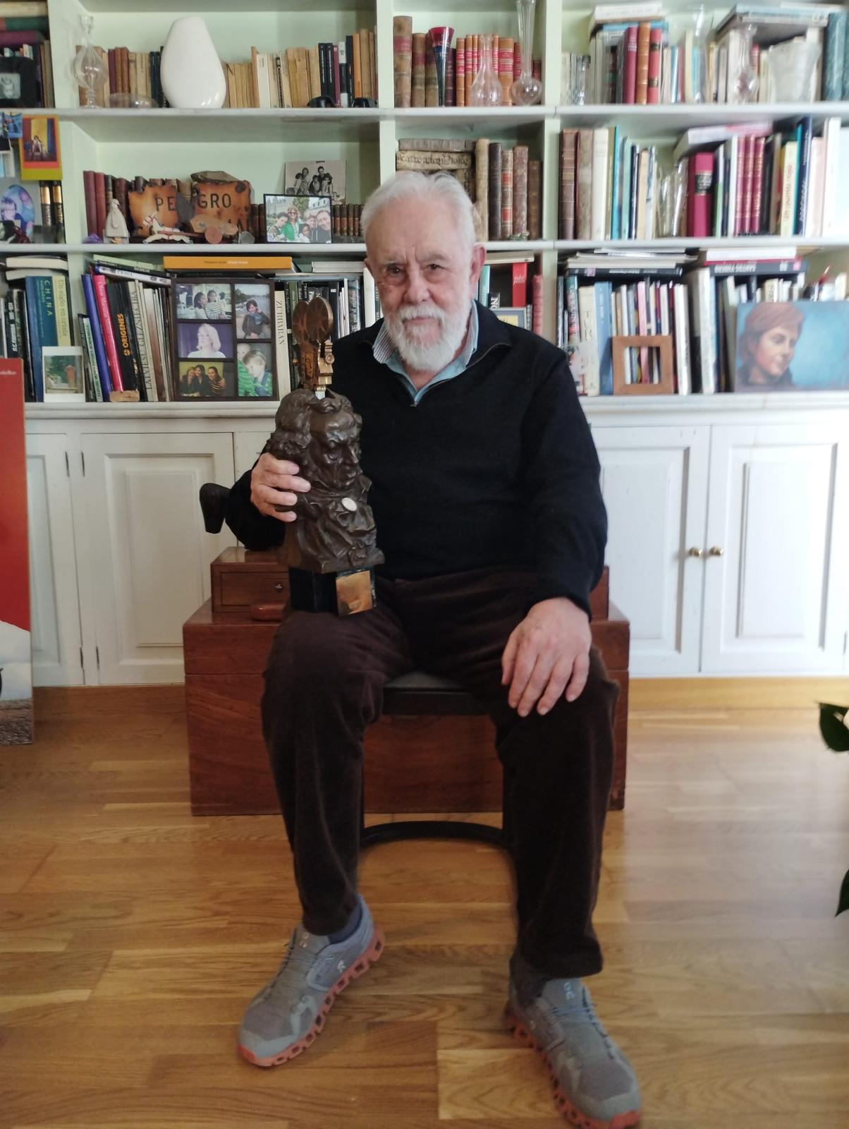 Gonzalo Suárez: "Hecho de menos el cine porque es acción, y escribir se escribe sentado" Gonzalo Suárez: "Hecho de menos el cine porque es acción, y escribir se escribe sentado"