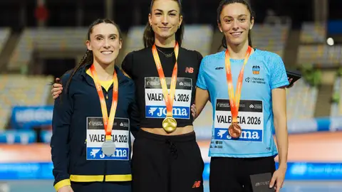 Paula Sevilla en el podio junto a Hervás y Prieto Paula Sevilla en el podio junto a Hervás y Prieto