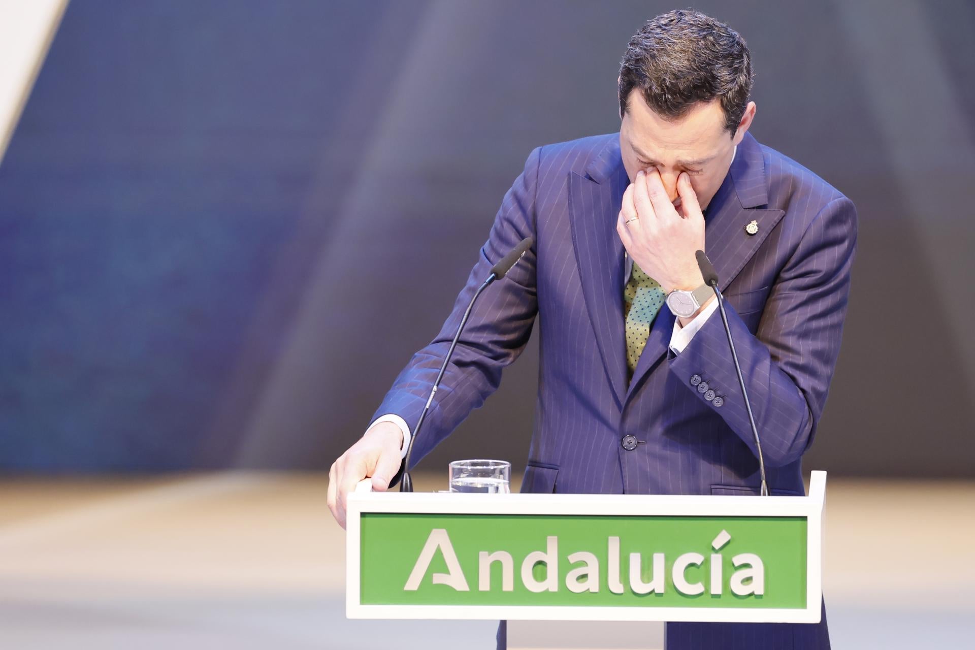 Juanma Moreno se emociona durante su discurso del 28F Juanma Moreno se emociona durante su discurso del 28F