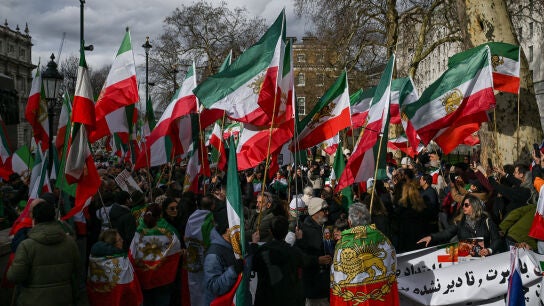Iraníes salen a las calles de Teherán