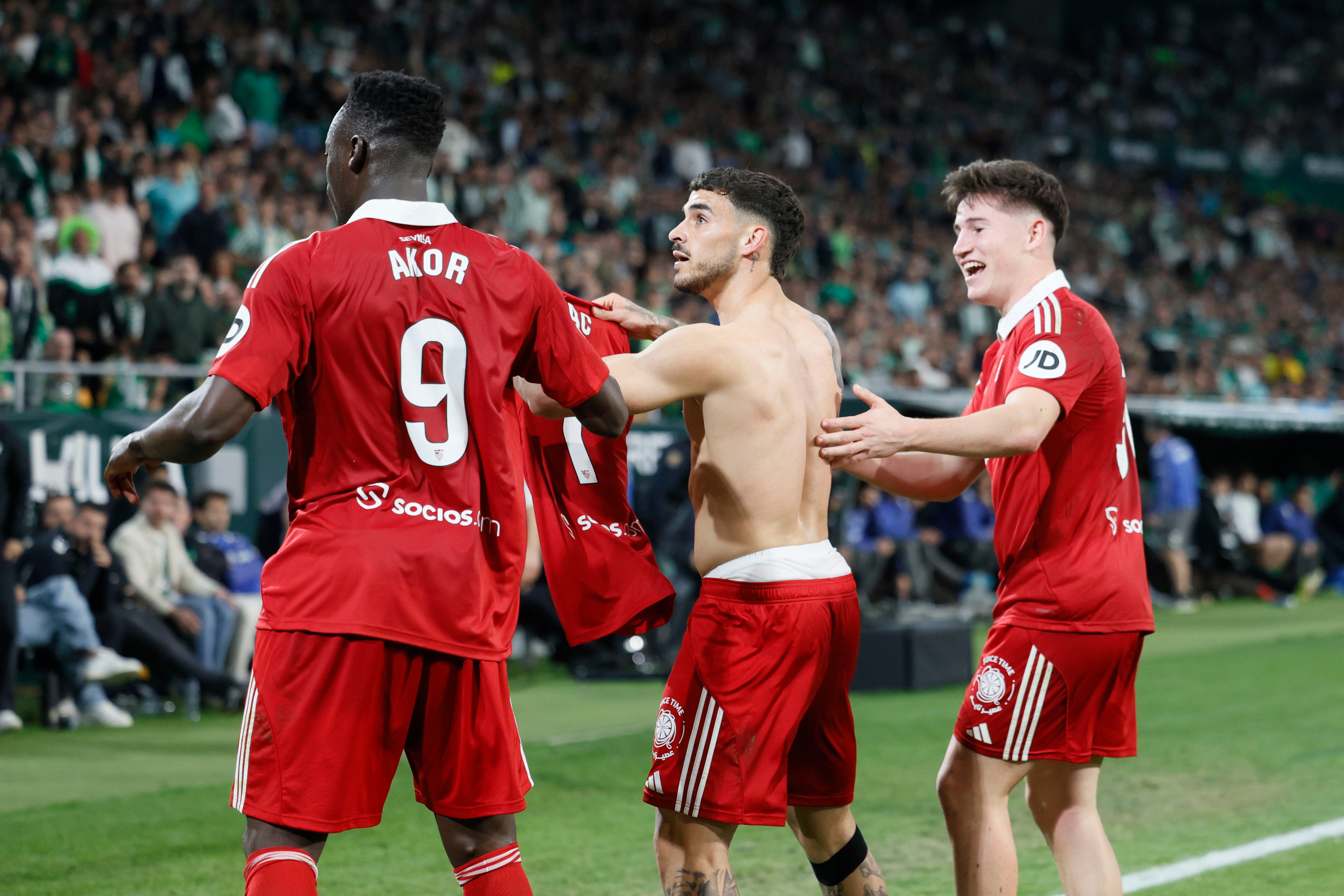 El Sevilla resurge en La Cartuja e iguala el derbi El Sevilla resurge en La Cartuja e iguala el derbi