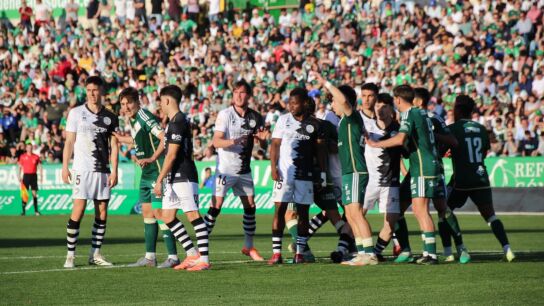Jugadores de Unionistas y del Cacere&ntilde;o en el choque de este fin de semana