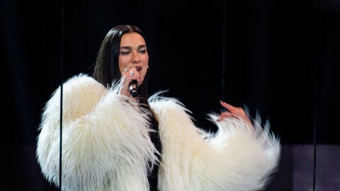 Dua Lipa en los los BRIT Awards 2026