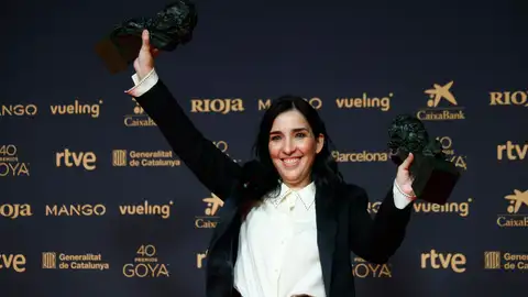 Alauda Ruiz con sus dos goyas Alauda Ruiz con sus dos goyas
