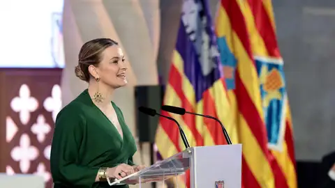 La presidenta del Govern, Marga Prohens, durante su discurso en el acto institucional del Dia de les Illes Balears. La presidenta del Govern, Marga Prohens, durante su discurso en el acto institucional del Dia de les Illes Balears.