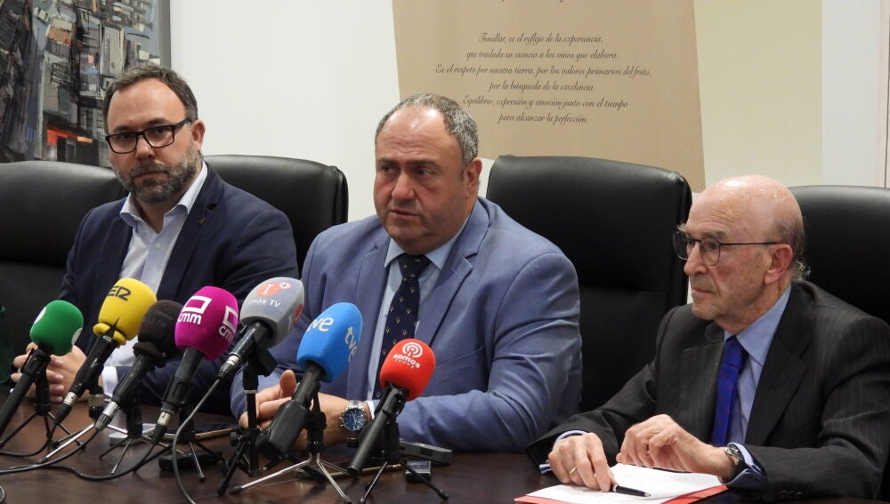 Rueda de prensa en la que Martínez Lizan ha hablado de la fusión de las 3 cooperativas