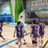 El Aceites Abril Voleyourense compite hasta el final pero cae 3-1 en Astillero