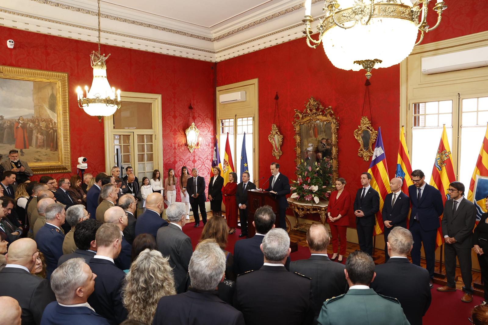 Le Senne tilda de "incapaz" al Estado autonómico y alerta que en décadas no quedará la gente que habitó Baleares Le Senne tilda de "incapaz" al Estado autonómico y alerta que en décadas no quedará la gente que habitó Baleares