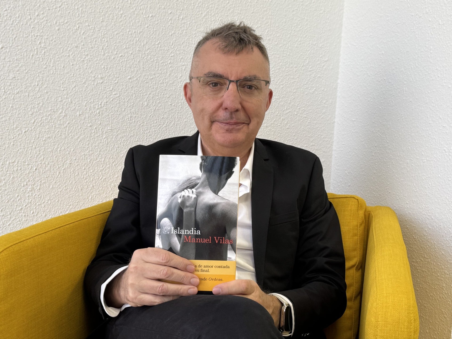 Manuel Vilas: "Islandia" sirve para hablar del amor. Sin amor la vida queda muy empobrecida" Manuel Vilas: "Islandia" sirve para hablar del amor. Sin amor la vida queda muy empobrecida"