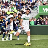 Rafa Mir lanza el penalti ante el Espanyol. Rafa Mir lanza el penalti ante el Espanyol.