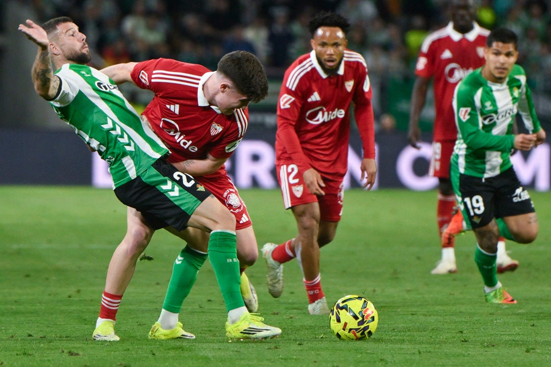 Betis y Sevilla firman tablas en un competido derbi Betis y Sevilla firman tablas en un competido derbi