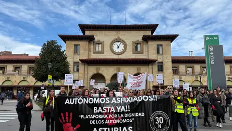 Centenares de autónomos reclaman, en Asturias, derechos similares a los de los trabajadores por cuenta ajena. manifestacion autonomos