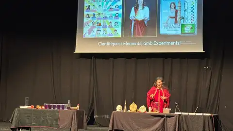 Sueca muestra al alumnado la inestimable contribución de la mujer en la ciencia Sueca muestra al alumnado la inestimable contribución de la mujer en la ciencia