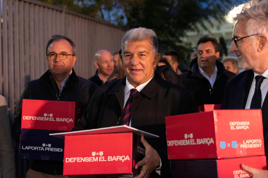 Laporta y Font superan claramente el número de firmas Laporta y Font superan claramente el número de firmas