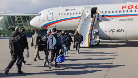 Ciudadanos rusos regresan de Irán. Ciudadanos rusos regresan de Irán.
