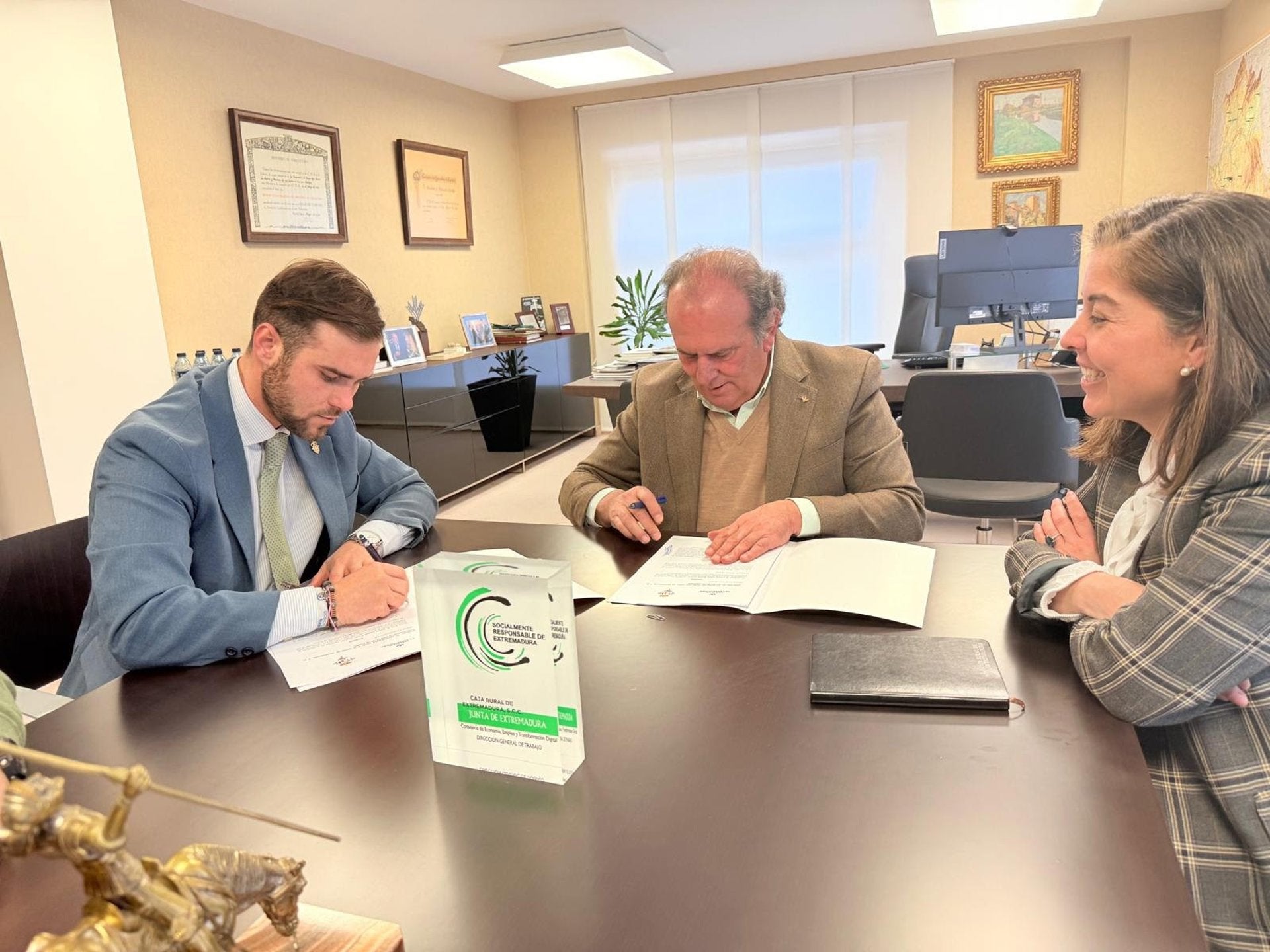Caja Rural de Extremadura vuelve a ser patrocinador oficial del XXXVI Salón del Jamón Ibérico de Jerez de los Caballeros Caja Rural de Extremadura vuelve a ser patrocinador oficial del XXXVI Salón del Jamón Ibérico de Jerez de los Caballeros
