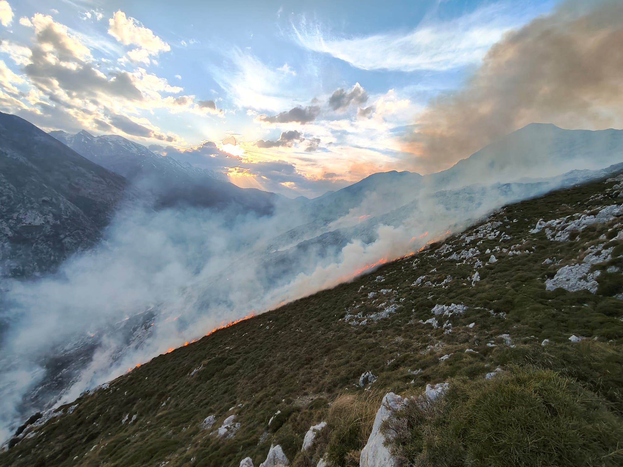 Incendio forestal en Peñarrubia - Cantabria Incendio forestal en Peñarrubia - Cantabria