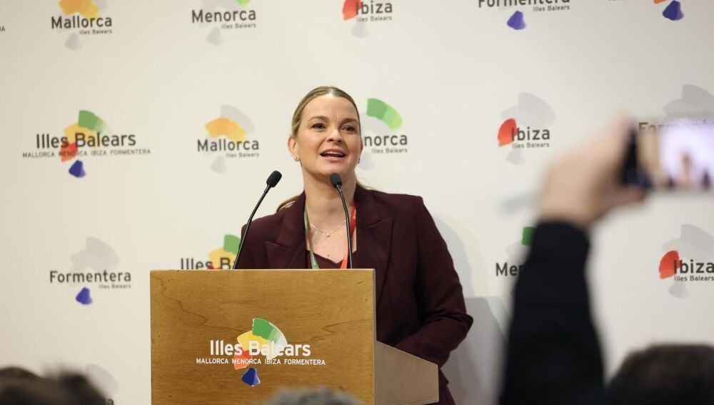 La presidenta del Govern, Marga Prohens, en la feria turística ITB.