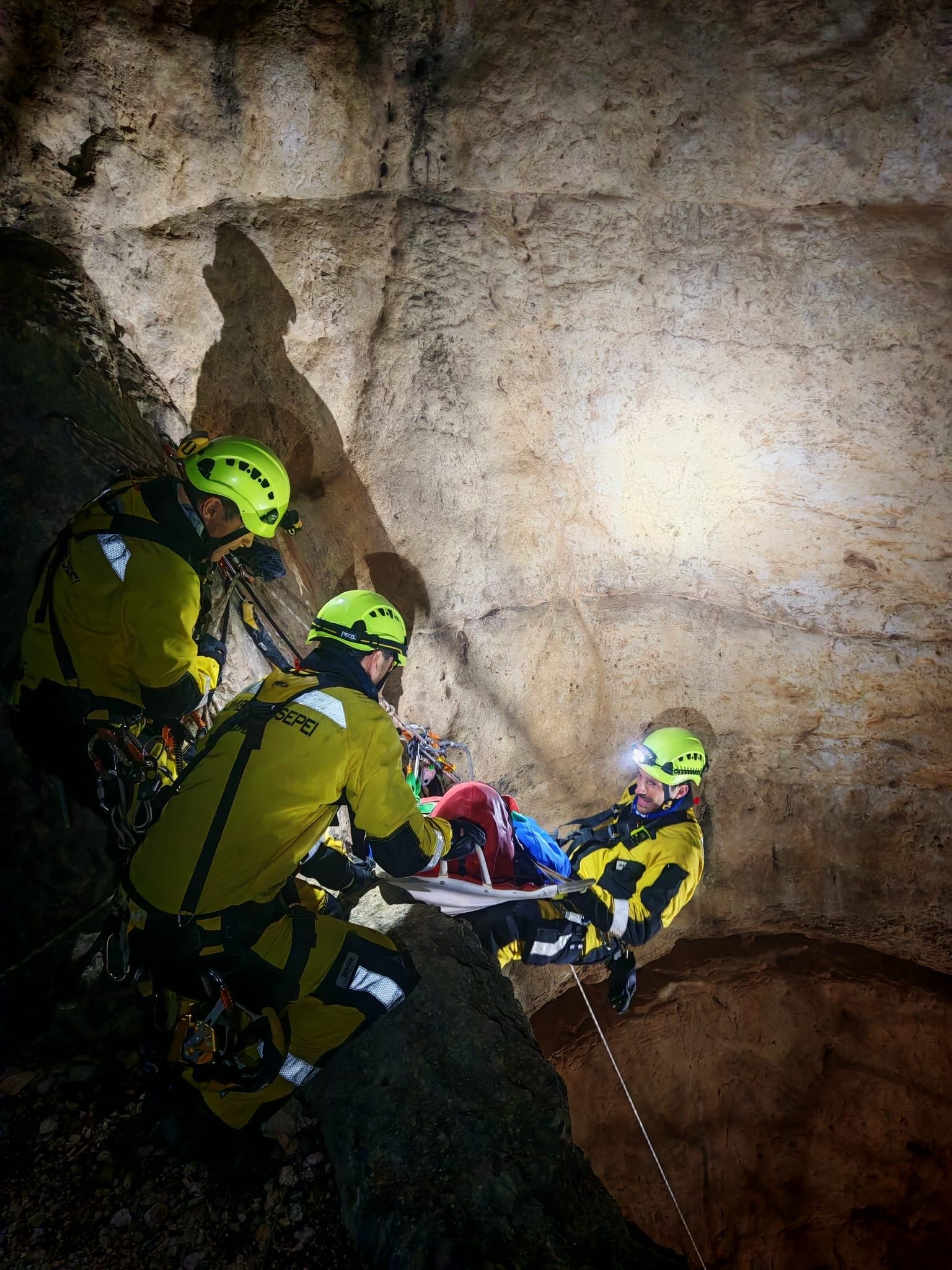 Rescatado un escalador de 26 años al caer de una altura de 6 metros Rescatado un escalador de 26 años al caer de una altura de 6 metros