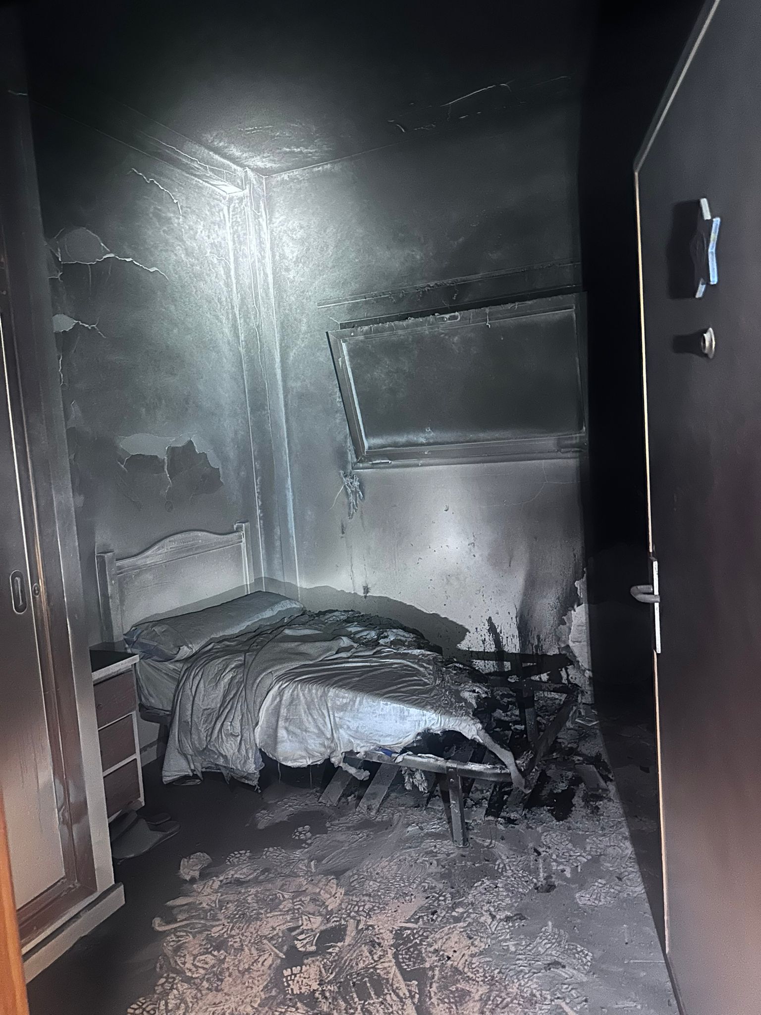 Policía Local de El Puerto desaloja a 61 personas por un incendio en la residencia de Afanas Policía Local de El Puerto desaloja a 61 personas por un incendio en la residencia de Afanas