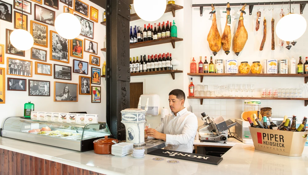 Av. de María Cristina, 3 Av. de María Cristina, 3