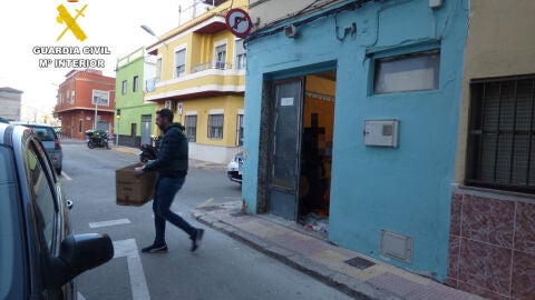 La Guardia Civil desarticula un punto de venta de drogas en Cullera
