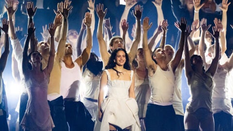 Rosal&iacute;a, durante su actuaci&oacute;n en los BRIT Awards 2026.