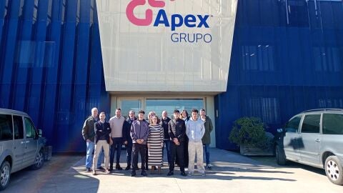 Empresas y j&oacute;venes participantes en el proyecto