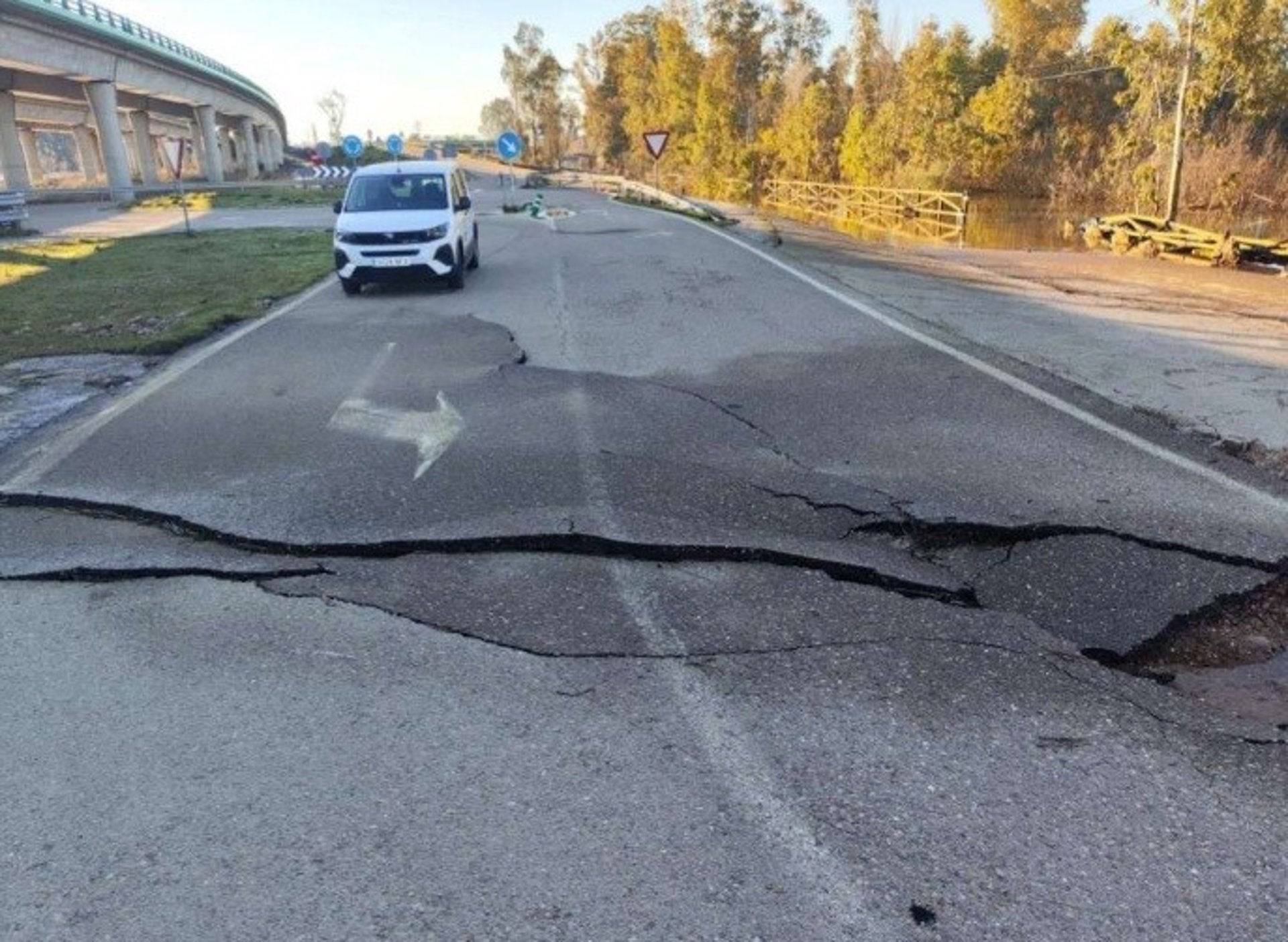 Las obras de emergencia en la EX-106 afectada por las borrascas cerca de Don Benito se inician este martes Las obras de emergencia en la EX-106 afectada por las borrascas cerca de Don Benito se inician este martes