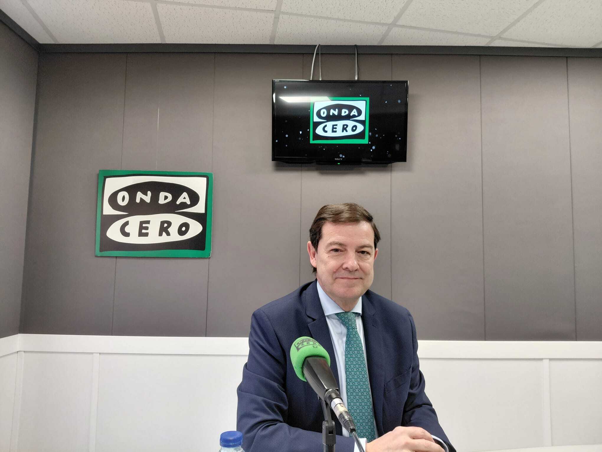 Alfonso Fernández-Mañueco en los estudios de Onda Cero Salamanca Alfonso Fernández-Mañueco en los estudios de Onda Cero Salamanca