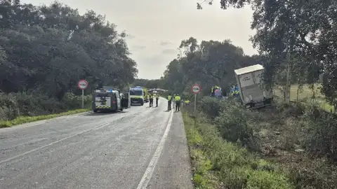 Fallece un hombre de 58 años tras la salida de vía de un camión en Oliva de la Frontera Fallece un hombre de 58 años tras la salida de vía de un camión en Oliva de la Frontera
