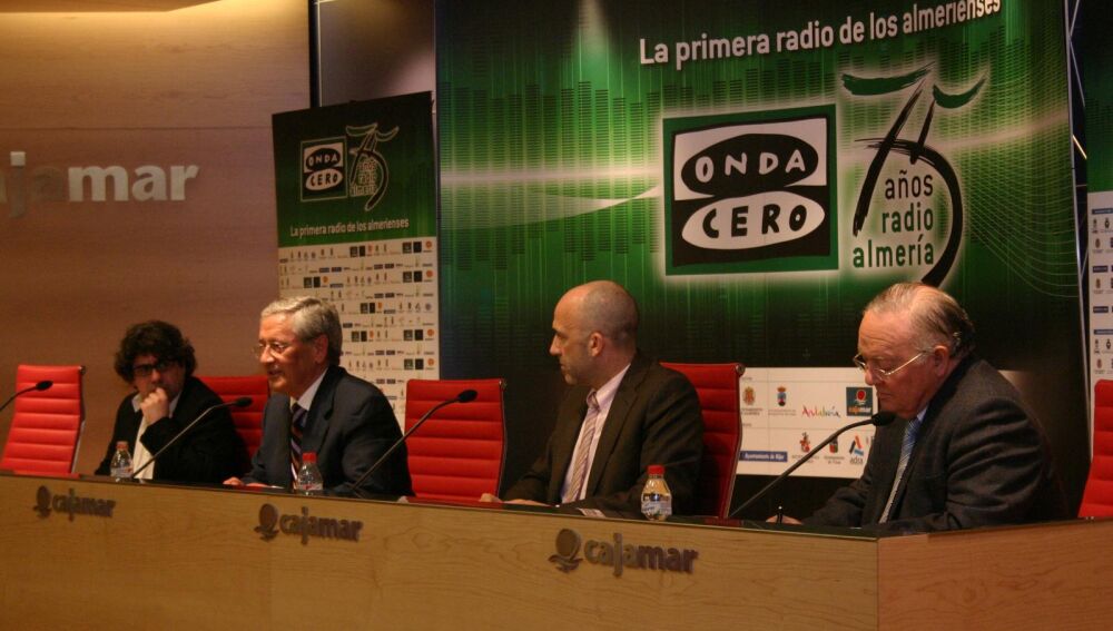 Fernando Ónega en su visita a Onda Cero Radio Almería por su 75 aniversario