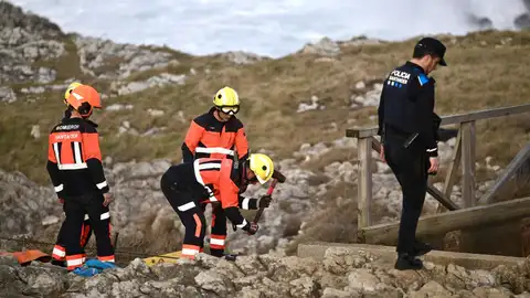 Equipos de rescate en El Bocal de Santander Equipos de rescate en El Bocal de Santander
