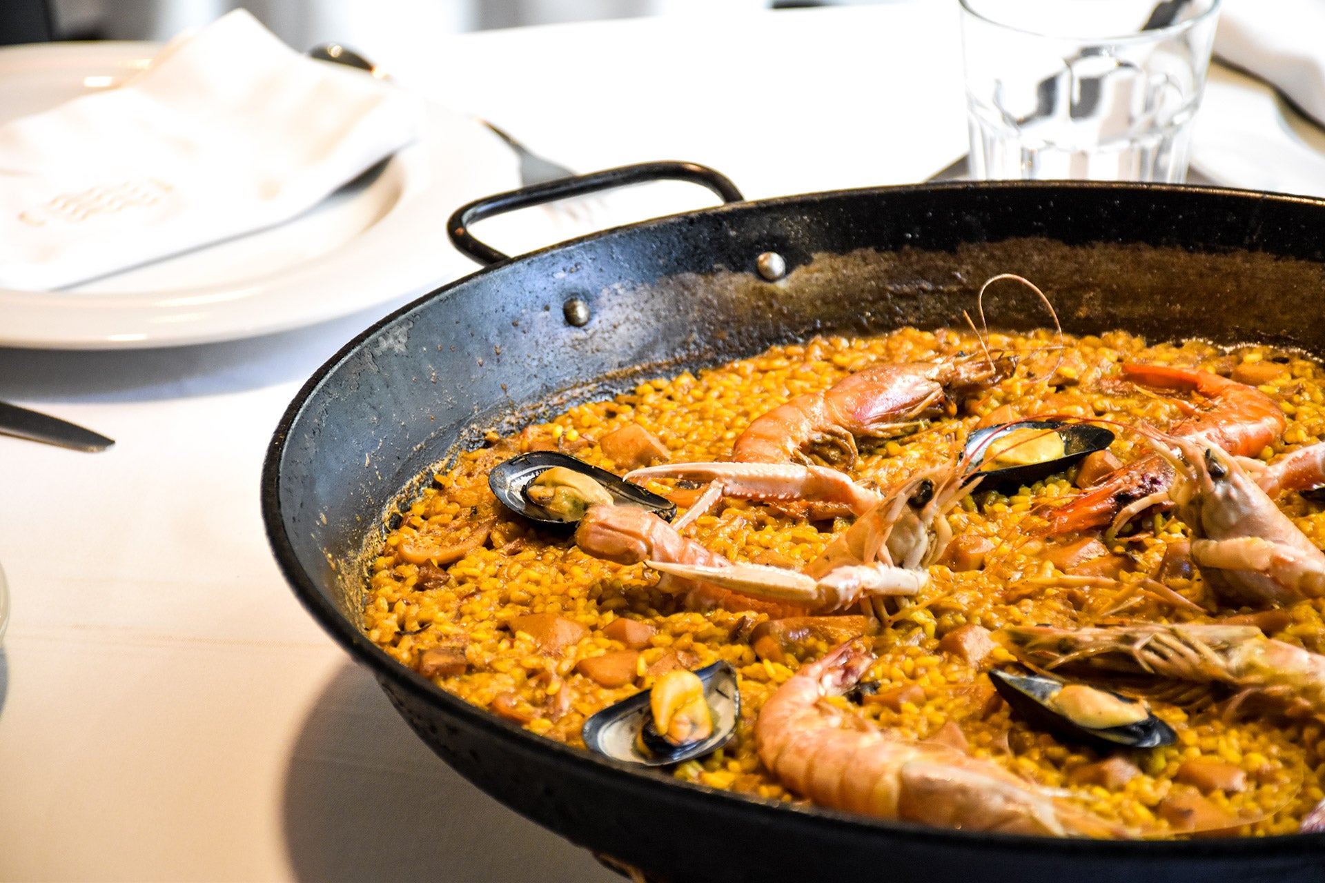 Fallas con hambre (y sed): la guía definitiva para sobrevivir entre mascletàs y sobremesas Fallas con hambre (y sed): la guía definitiva para sobrevivir entre mascletàs y sobremesas