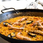 Fallas con hambre (y sed): la guía definitiva para sobrevivir entre mascletàs y sobremesas