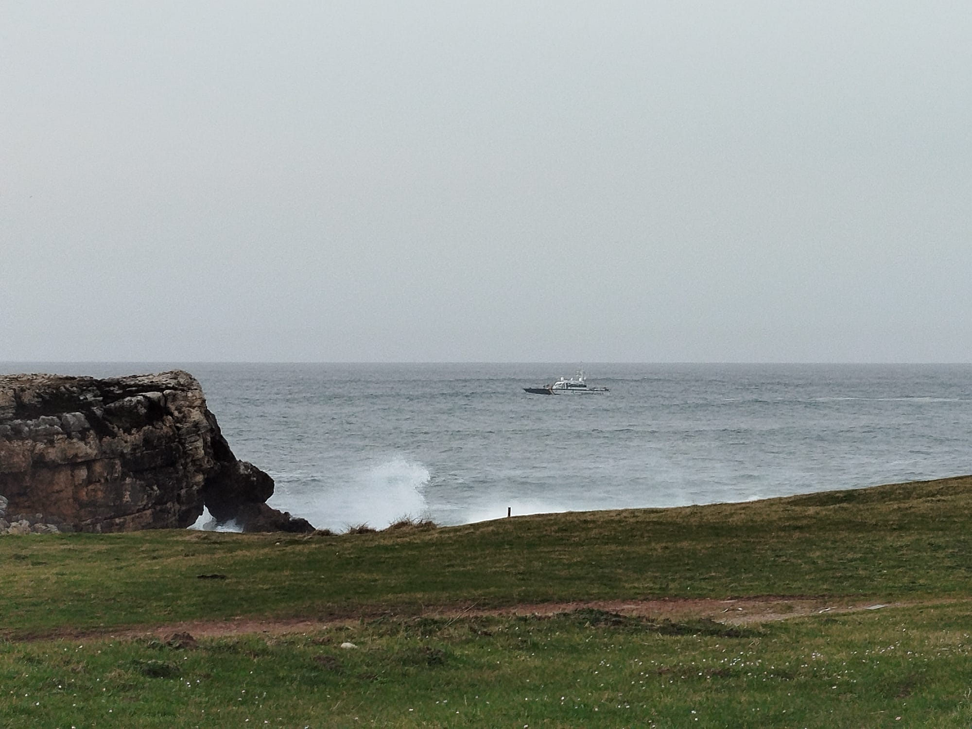 Cinco jóvenes fallecen tras colapsar una pasarela de El Bocal en Santander Cinco jóvenes fallecen tras colapsar una pasarela de El Bocal en Santander