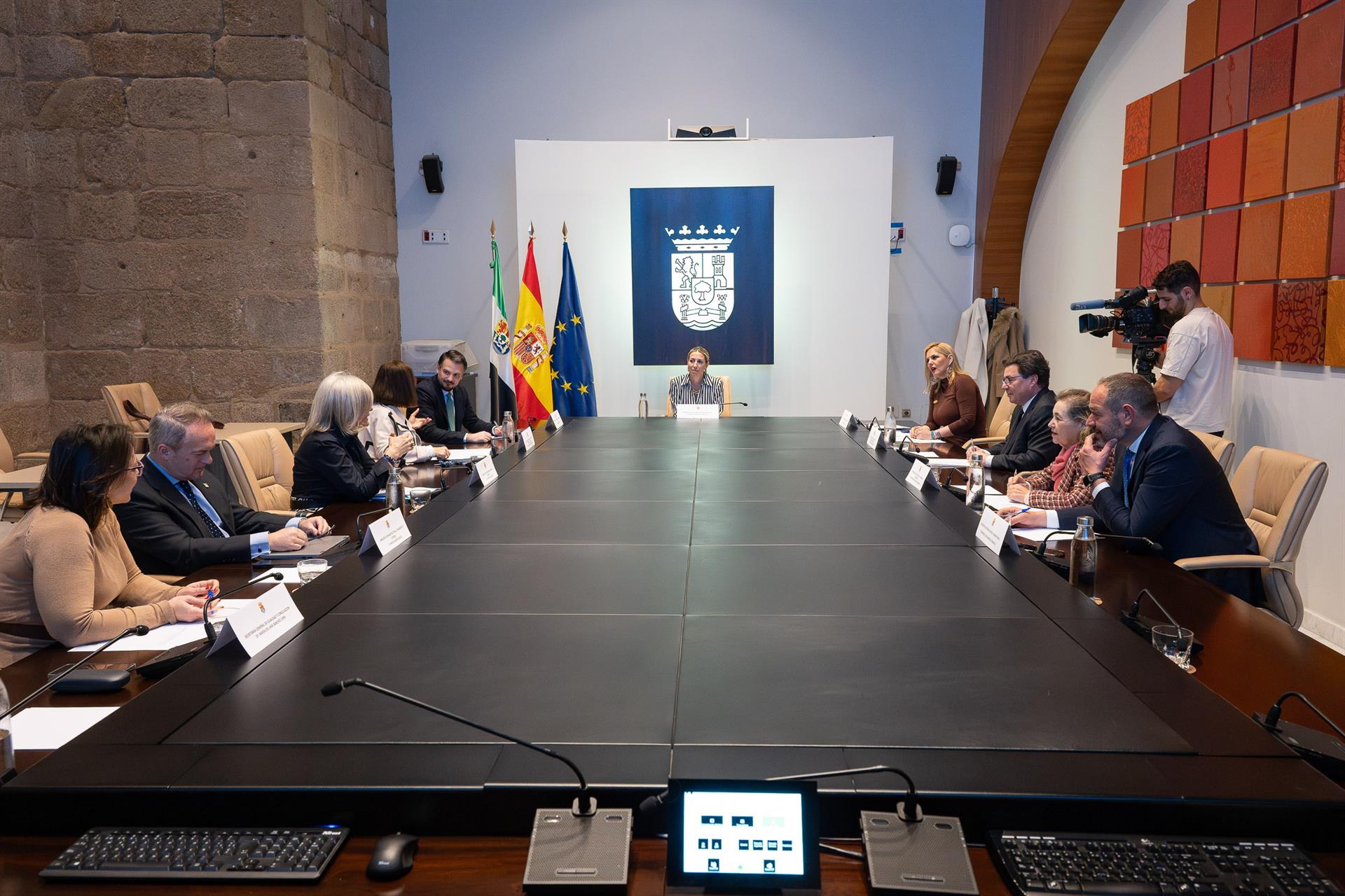 La Junta de Extremadura renueva para el 8M su "compromiso firme" con una igualdad "real, efectiva y no excluyente" La Junta de Extremadura renueva para el 8M su "compromiso firme" con una igualdad "real, efectiva y no excluyente"