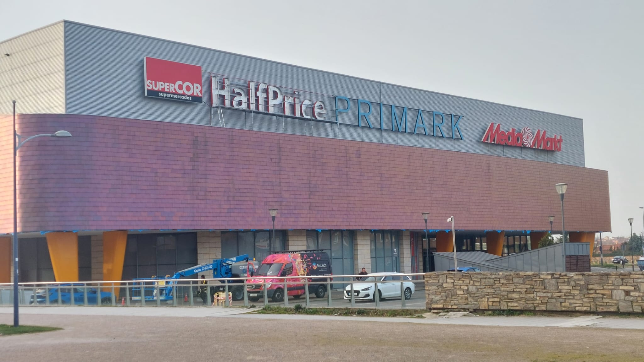 La cadena 'Half Price' ya se muestra en Espacio León La cadena 'Half Price' ya se muestra en Espacio León