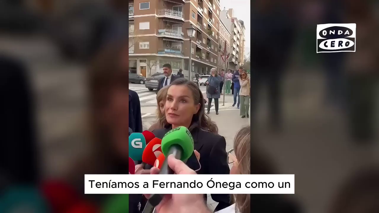 La reina Letizia, emocionada en la capilla ardiente de Fernando Ónega: "Además de un referente era el padre de mi amiga" La reina Letizia, emocionada en la capilla ardiente de Fernando Ónega: "Además de un referente era el padre de mi amiga"