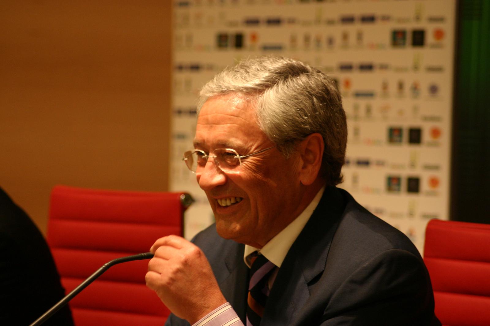 Fernando Ónega: “Desde estos micrófonos muchos hemos aprendido a amar a Almería” Fernando Ónega: “Desde estos micrófonos muchos hemos aprendido a amar a Almería”