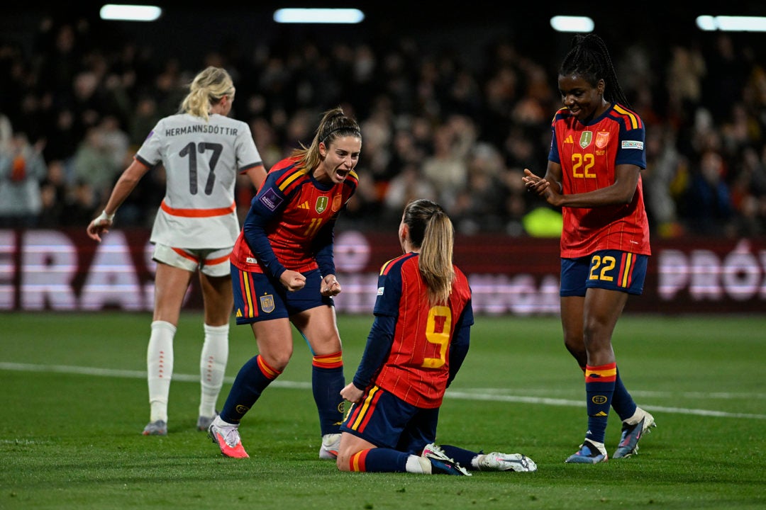 Pina y Edna Imade tumban el muro de Islandia en el camino al Mundial Pina y Edna Imade tumban el muro de Islandia en el camino al Mundial