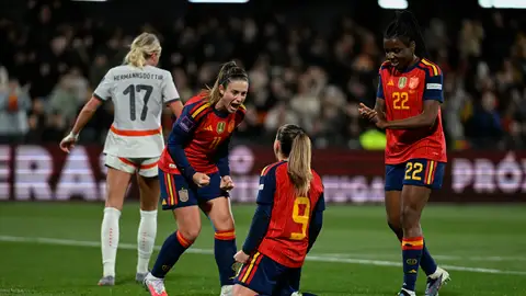 Pina y Edna Imade tumban el muro de Islandia en el camino al Mundial Pina y Edna Imade tumban el muro de Islandia en el camino al Mundial