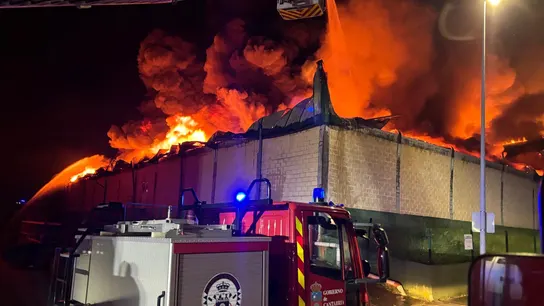 Incendio fábrica de Ferroluz en Los Tánagos Incendio fábrica de Ferroluz en Los Tánagos