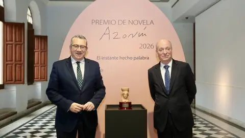 Toni Pérez y Carlos Crehueras con el Premio Azorín de Novela 2026 Toni Pérez y Carlos Crehueras con el Premio Azorín de Novela 2026
