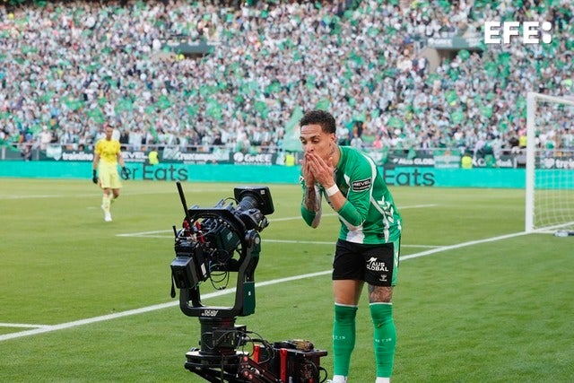 Antony y su cabreo en el derbi: Fiebre y frustración Antony y su cabreo en el derbi: Fiebre y frustración