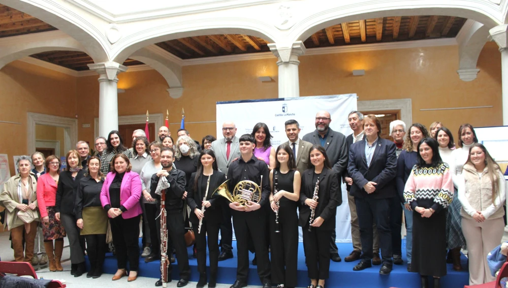 Foto de familia en el acto institucional de la Junta en Ciudad Real con motivo del 8M Foto de familia en el acto institucional de la Junta en Ciudad Real con motivo del 8M