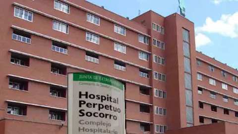 Dos personas resultan heridas por inhalación de humo en el incendio de una vivienda en Badajoz Dos personas resultan heridas por inhalación de humo en el incendio de una vivienda en Badajoz